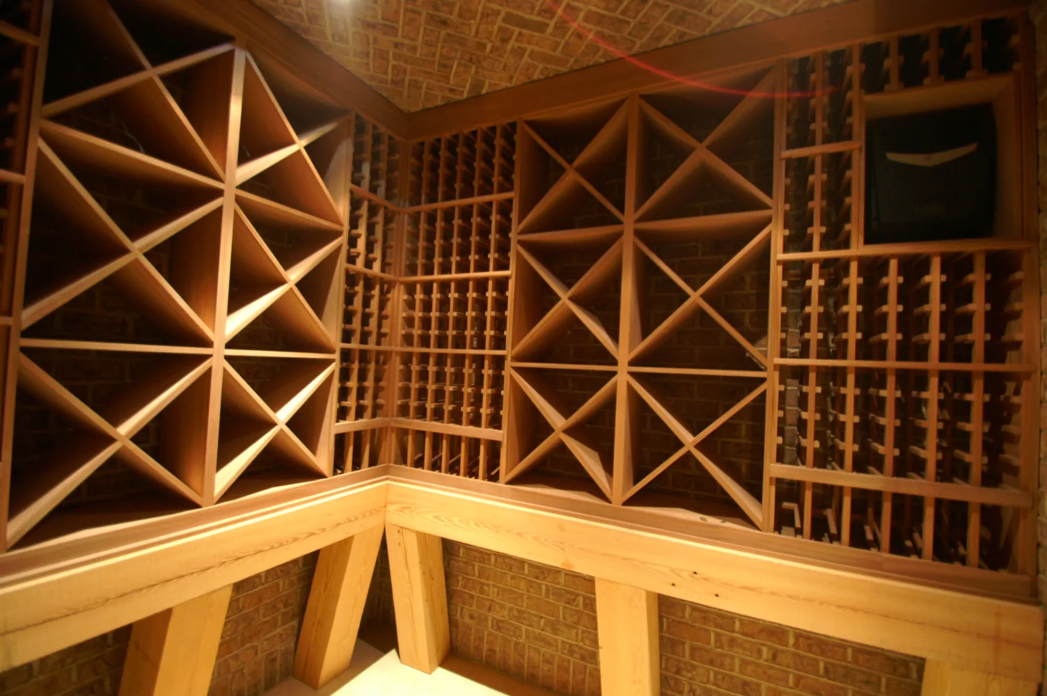Mahogany cellar: mahogany wood racking